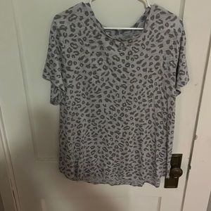 Old Navy Everywear Tee- Grey Leopard- XXL